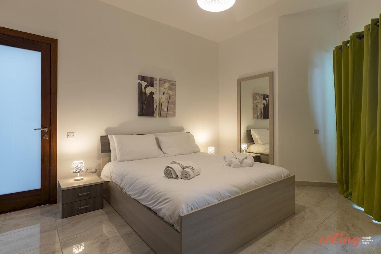 Apartmán Sunny Penthouse Wterrace And Open Views St. Paul's Bay Exteriér fotografie